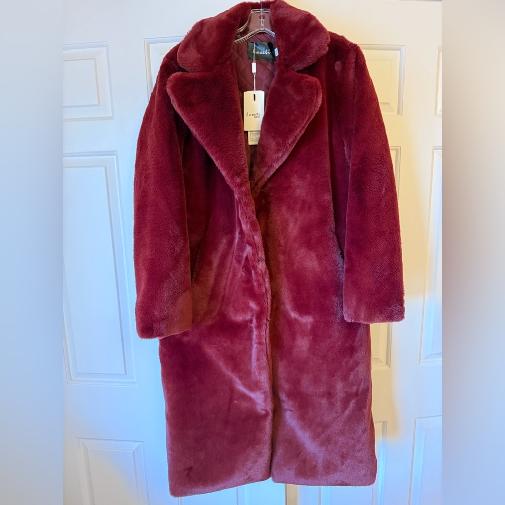 Luxurious Faux Fur Coat in Rich Burgundy